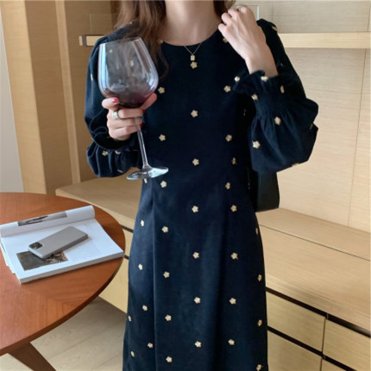 早春2021年新款高级感法式复古收腰显瘦气质长裙碎花连衣裙女春秋