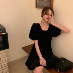 早春2021年新款法式赫本风设计感小众气质黑色丝绒连衣裙子女夏